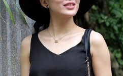 大坤坤戳桃子流牛奶视频